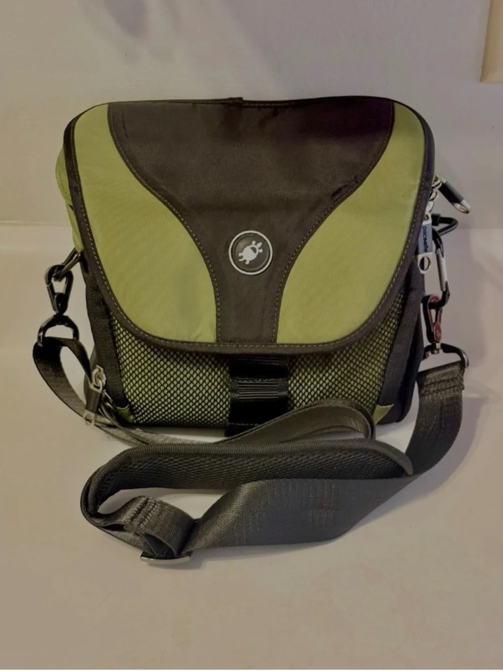 Pacsafe Camera Shoulder Bag Camsafe Olive Green w/ Exomesh PD000 Anti-Theft Gear